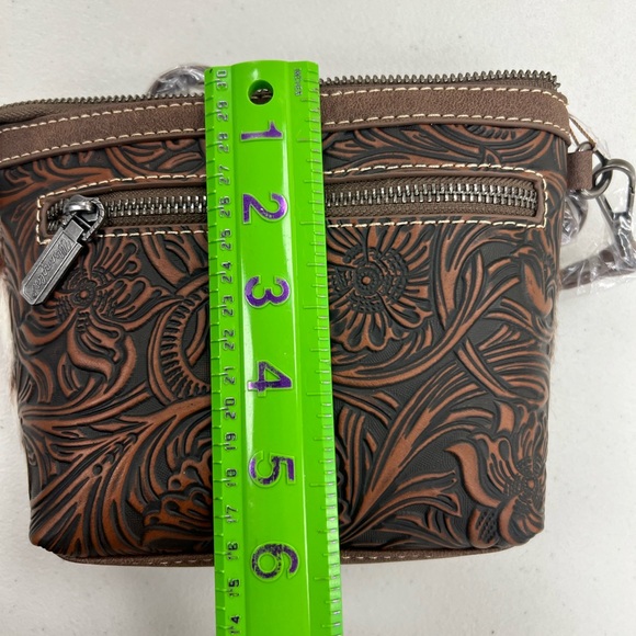 Wrangler Tan and White Crossbody Bag cowhide tooling - Picture 6 of 6
